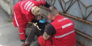 У Вінниці 85-річний дідусь знепритомнів просто на вулиці, коли вертався з ринку