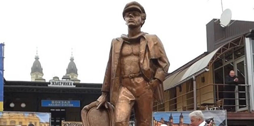 Остапа Бендера з Жмеринського вокзала не приберуть, але суперечки і досі точаться