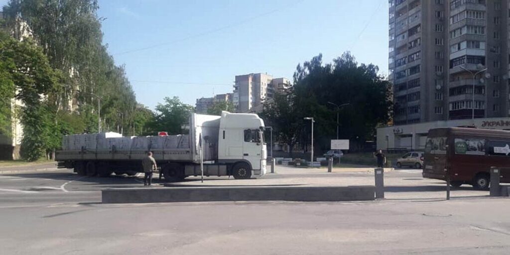 Вінничани у захваті від вчинку поліцейського, але не знають його імені