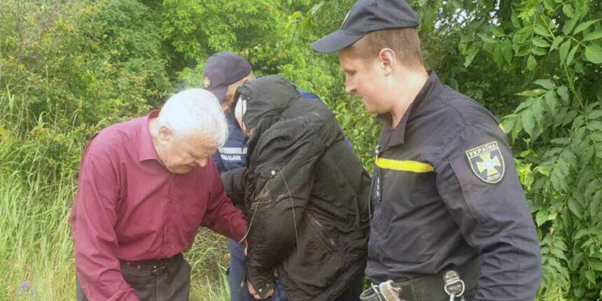 Теплицький район: рятувальники надали допомогу людині, яка впала у канаву