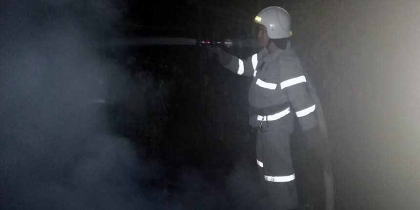 У Тиврівському районі горіла літня кухня, вогонь ледь не перекинувся на будинок