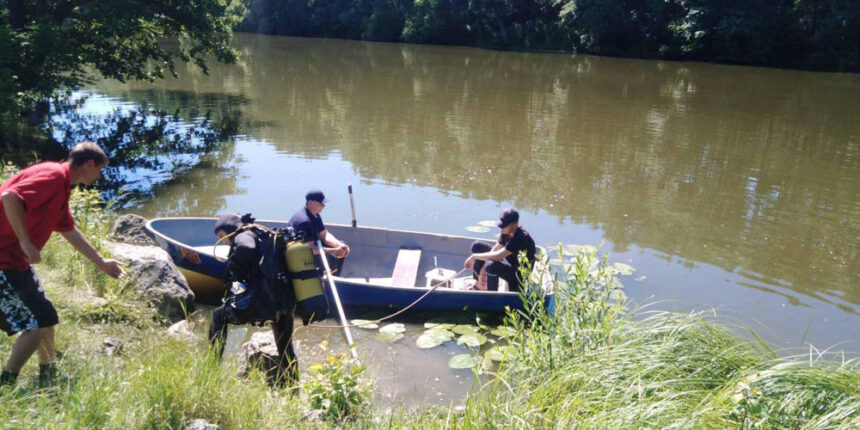 У Тиврівському районі з водойми рятувальники дістали потопельника