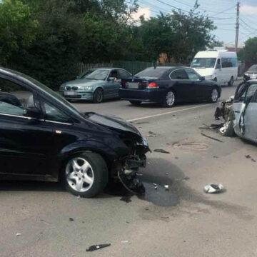 У Вінниці водій Opel в’їхав у Hyundai - постраждалий водій у нейрохірургії