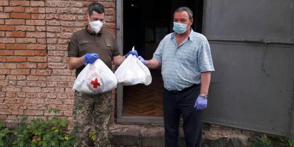 Червоний Хрест передав допомогу вінницьким військовослужбовцям і працівникам Збройних Сил