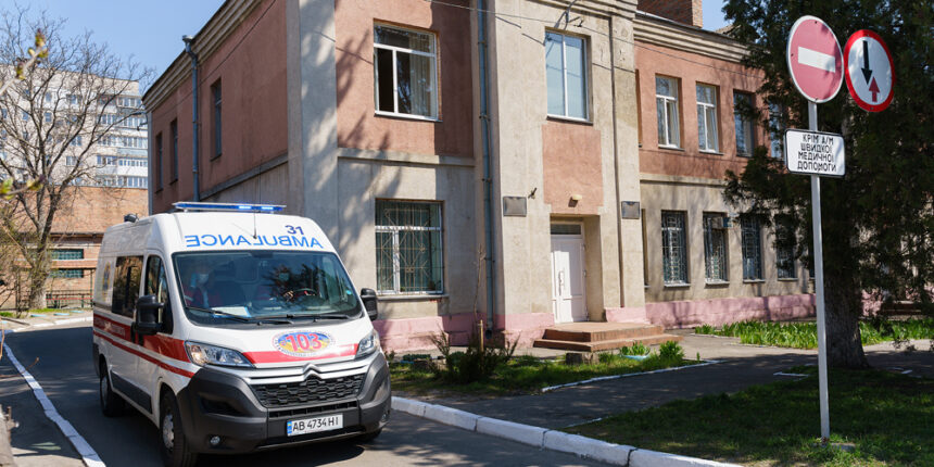 У Вінниці на COVID-19 захворіли 76 працівників станції «швидкої»