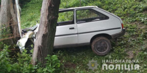 Слідчі встановлюють обставини ДТП, у якій травмувався водій легковика