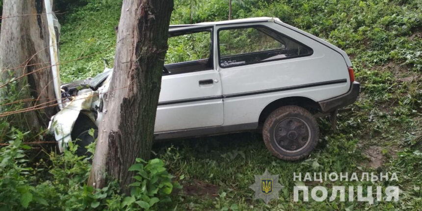 Слідчі встановлюють обставини ДТП, у якій травмувався водій легковика