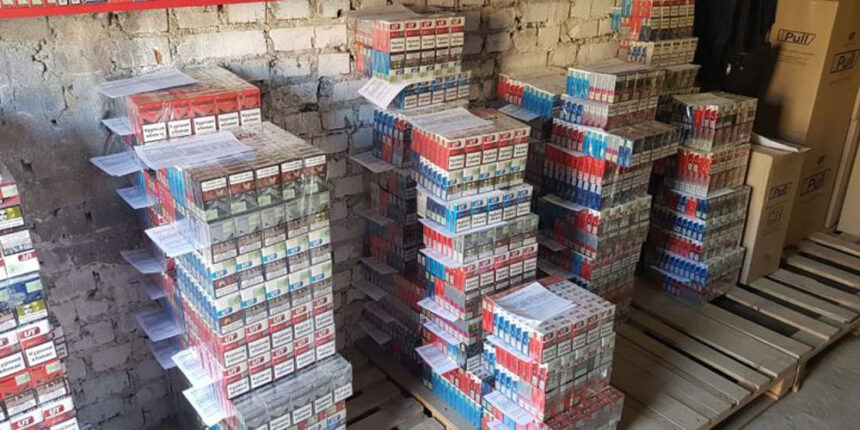У Вінниці в гаражах зберігали цигарки з підробленими акцизними марками