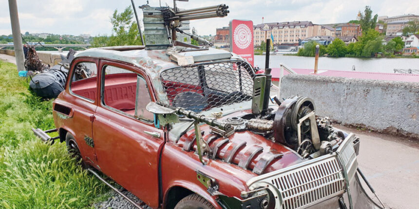 На набережній Вінниці встановили «Запорожець» із кулеметом