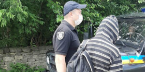 Поліцейські затримали підозрюваного у вчиненні розбійного нападу на мешканку Ямпільщини