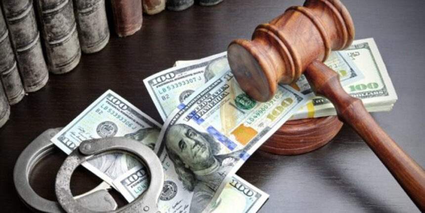На Вінниччині адвокат виманив у клієнта 1 тис. дол. на хабар і присвоїв їх