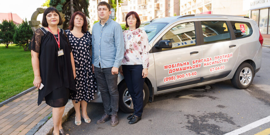 У Вінниці бригаді психологічної допомоги постраждалим від насильства придбали авто