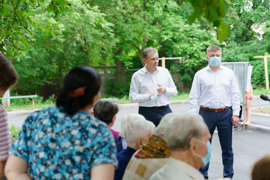 Двори багатоквартирних будинків у Вінниці стають охайними та комфортними для жителів
