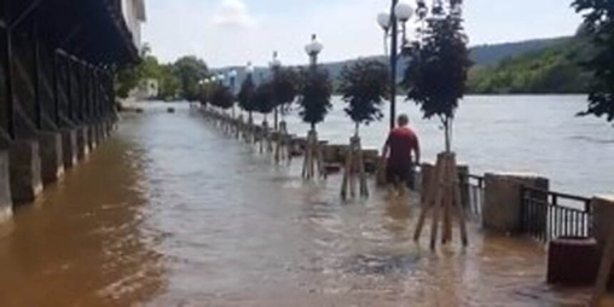 У Могилеві-Подільському набережна пішла під воду