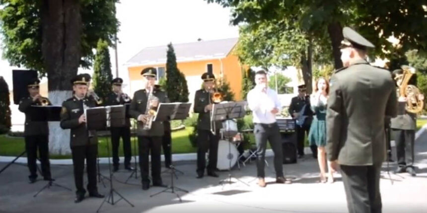 Вінницькі військові приєднались до челенджу “Червона рута”