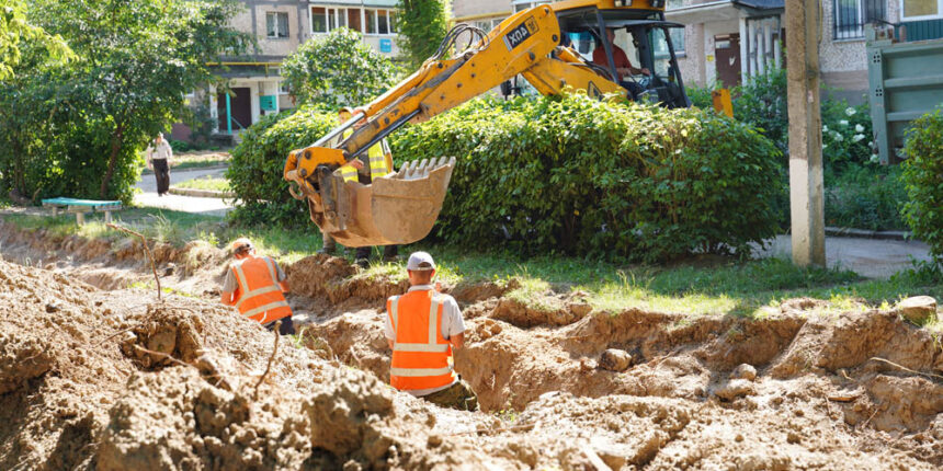 У Вінниці реконструюють прибудинкові території - триває заміна мереж