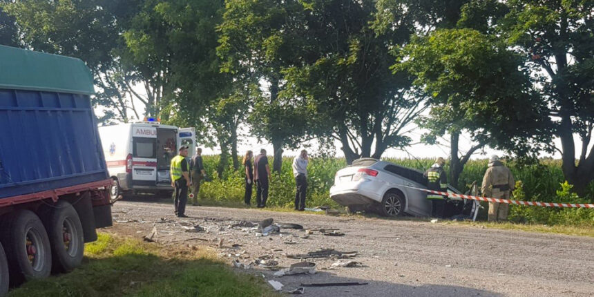 Поліція розслідує обставини аварії у Мурованокуриловецькому районі, де загинули троє людей