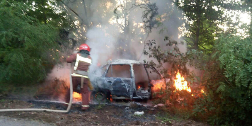 У Жмеринському районі на узбіччі згорів легковий автомобіль