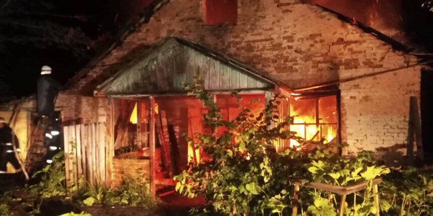 У Тиврівському районі вогнеборці ліквідували загоряння в недіючій будівлі