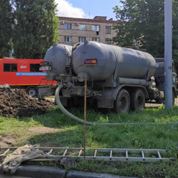 “Вінницяводоканал” ліквідував витік води на вул.Зулінського