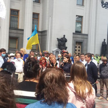 Вінничани мітингували під стінами Верховної Ради проти укрупнення районів