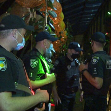 У вихідні вінницькі поліцейські перевірили 300 закладів харчування та відпочинку