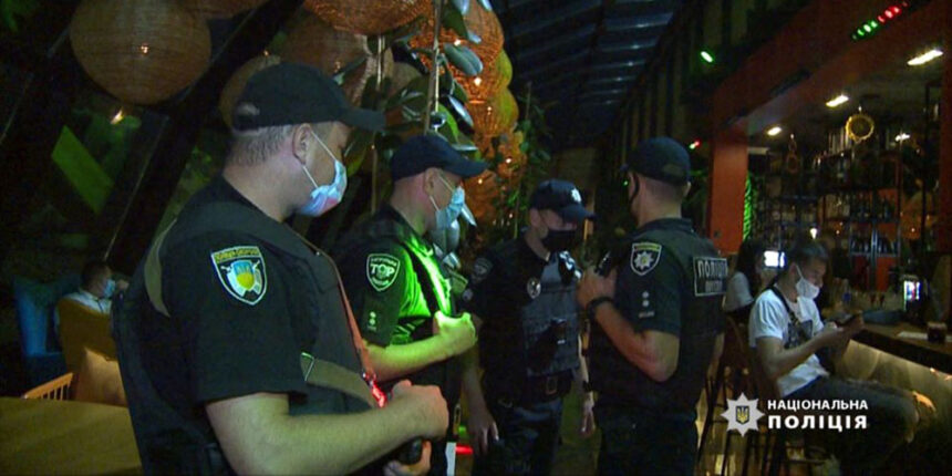 У вихідні вінницькі поліцейські перевірили 300 закладів харчування та відпочинку