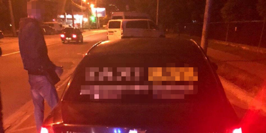 У Вінниці нетверезий таксист спробував дати 10 тисяч гривень хабаря патрульним