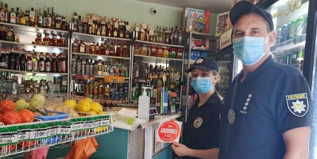 На Вінниччині поліцейські склали 64 протоколи за продаж алкоголю та цигарок дітям