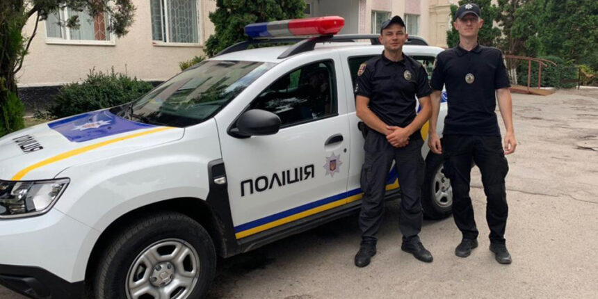 У місті Бар під час пожежі поліцейські врятували чоловіка