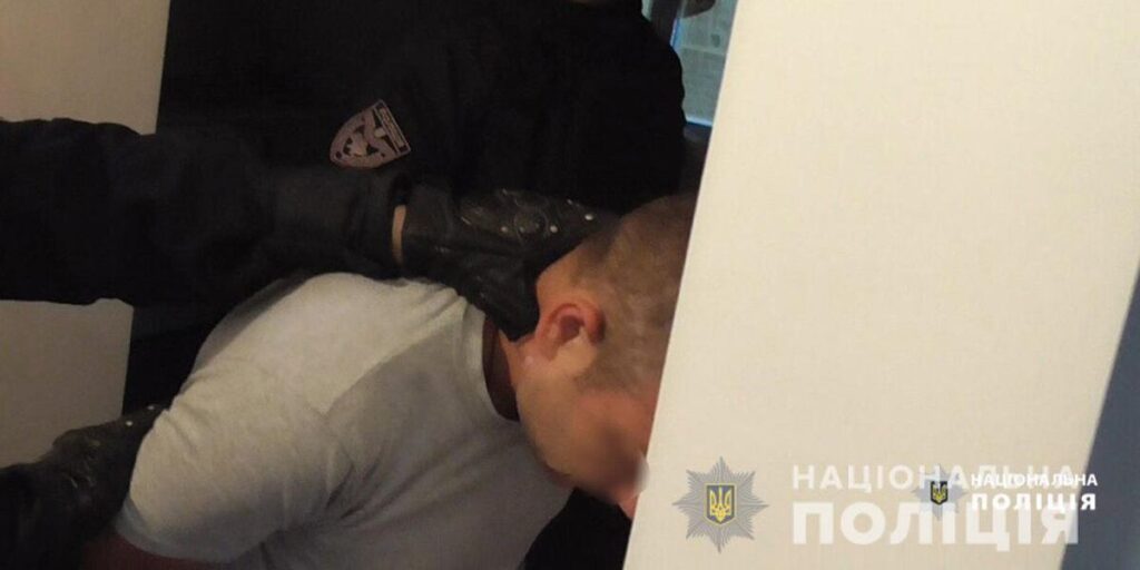 Вінничанина затримали за хуліганство зі зброєю та зґвалтування