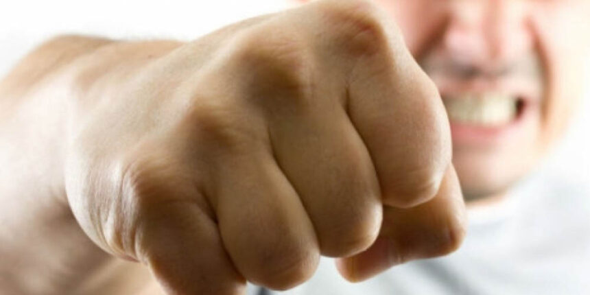 У Калинівці кривдник мало не до смерті побив чоловіка своєї сестри