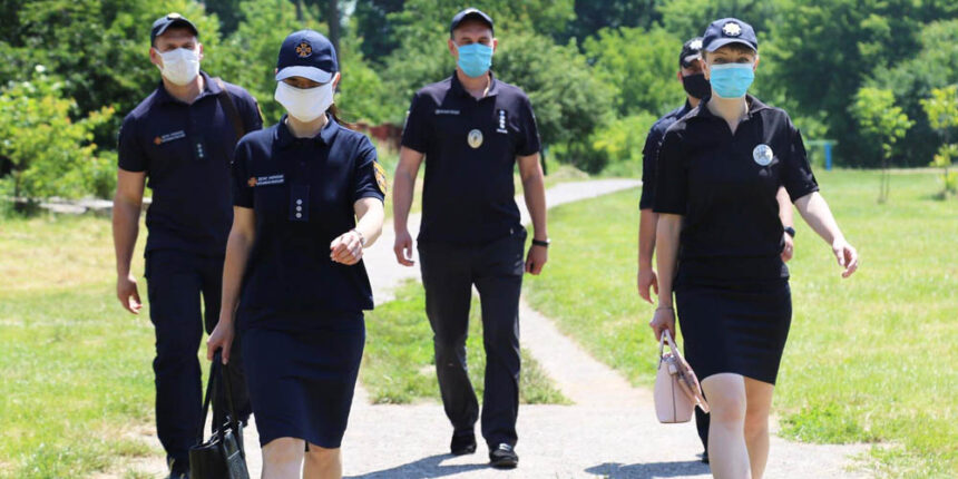 У Вінниці поліцейські пояснюють дітям чому "небезпечна вода"