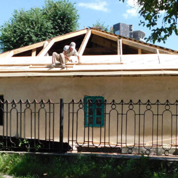 У музеї-садибі Коцюбинського у Вінниці реставрують дах та вікна