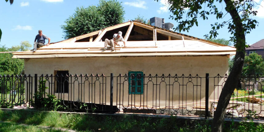 У музеї-садибі Коцюбинського у Вінниці реставрують дах та вікна