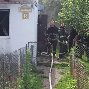 У Вінниці рятувальники ліквідували пожежу в 4-квартирному будинку