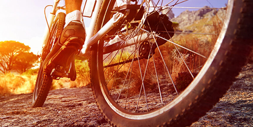 На Вінничині дитина на велосипеді в’їхала у вантажівку