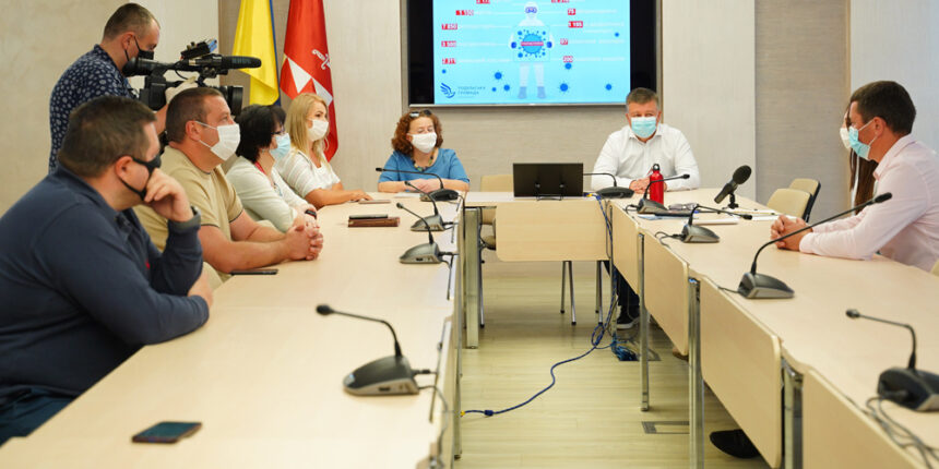 121 день представники ініціативи «СтопВірус» передавали допомогу до медзакладів Вінниці та області