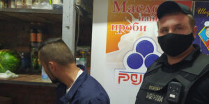 У Вінниці чоловік прийшов за “дармовою випивкою” з ножем