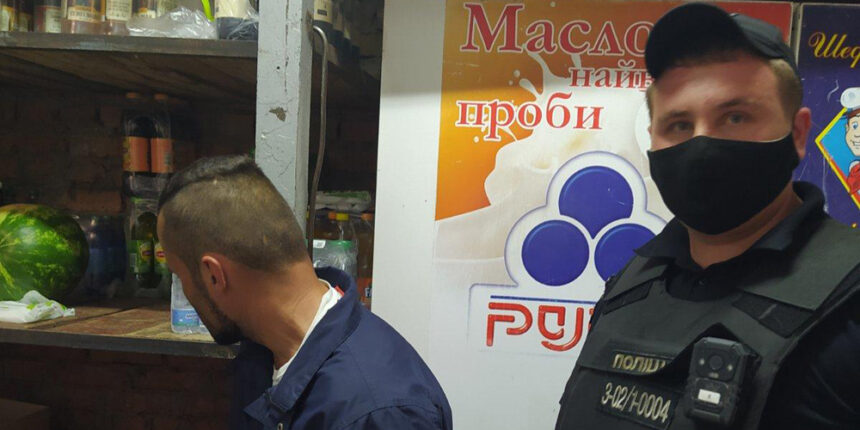 У Вінниці чоловік прийшов за “дармовою випивкою” з ножем