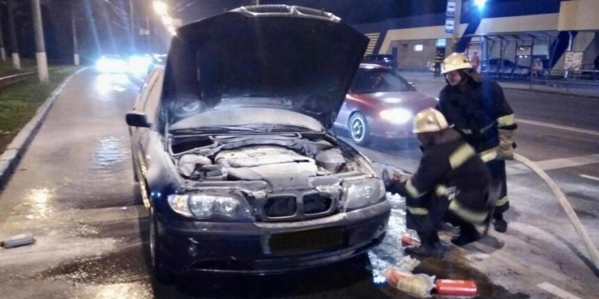 У Вінниці загорівся автомобіль BMW