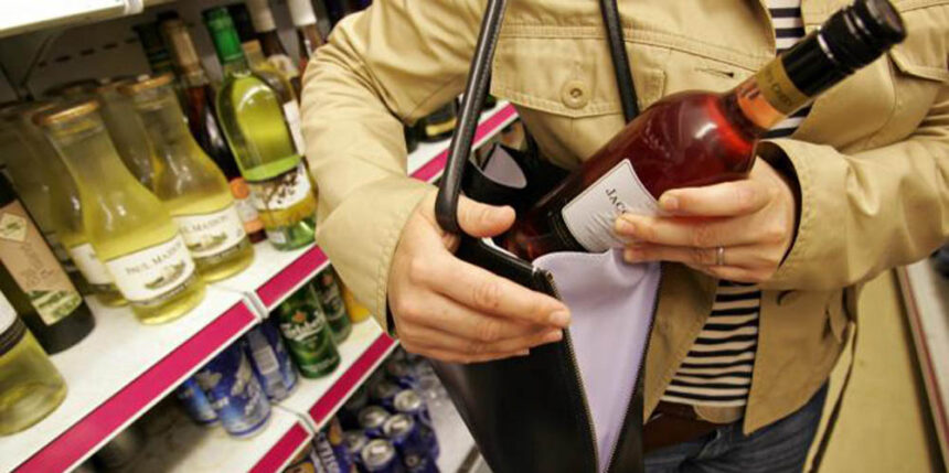 У Теплицькому районі зловмисник вчинив розбійний напад у магазині