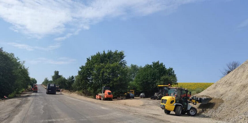 На Вінниччині ремонтують автодорогу М-21