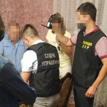 Працівників Укртрансбезпеки Вінниччини та Хмельниччини зловили на хабарі