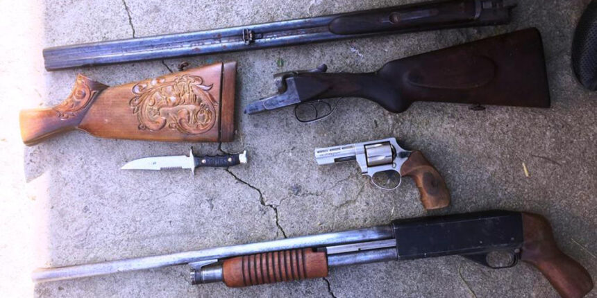 У мешканця Хмільницького району поліцейські вилучили арсенал зброї