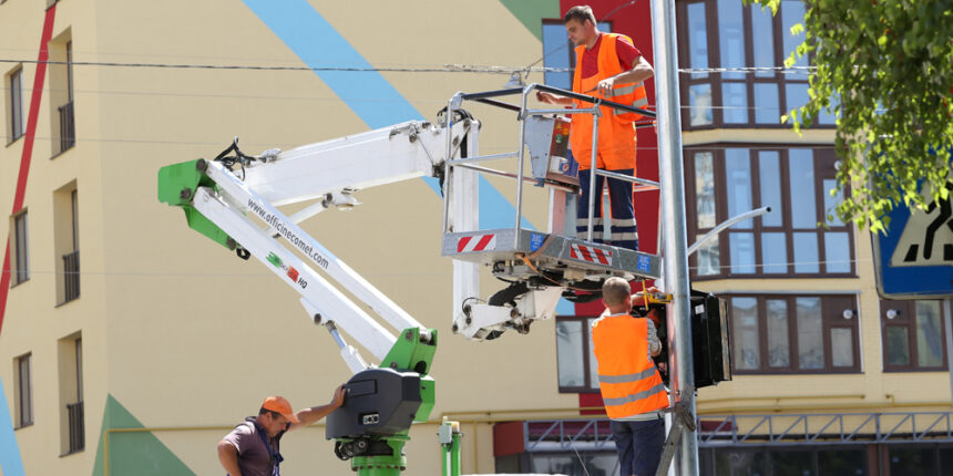 У Вінниці біля повороту до нової школи на Поділлі встановили світлофор