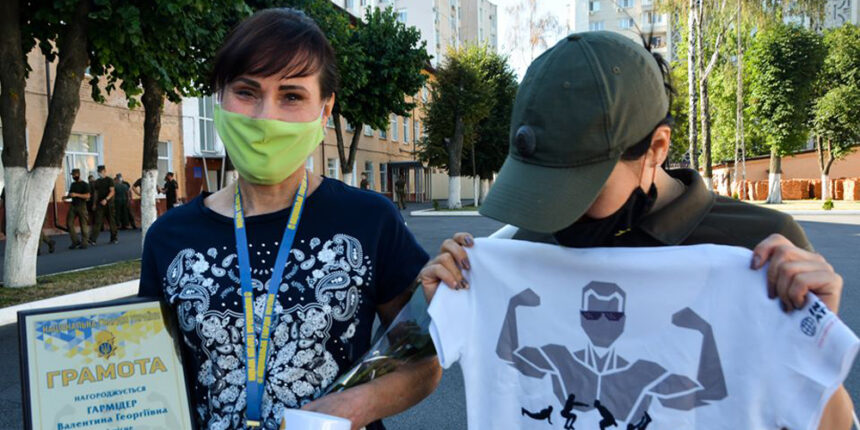 Командування військової частини 3008 вручило нагороду переможниці змагань “Гвардійський комплекс”