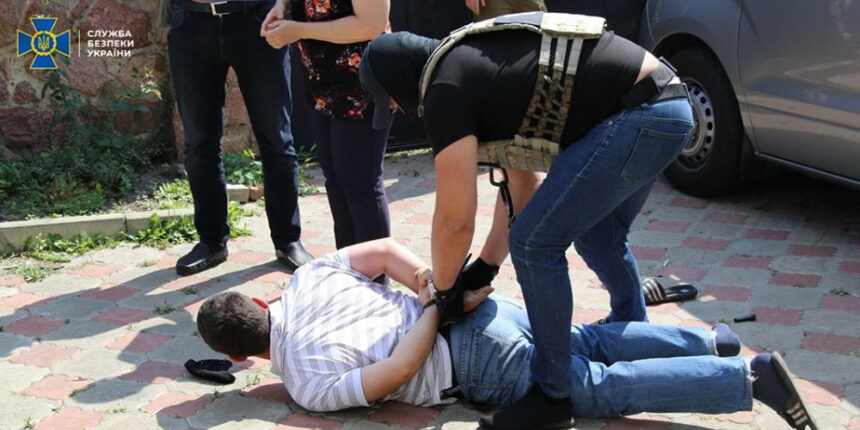 Вінничани продавали іноземцю комплектуючі до бойових вертольотів