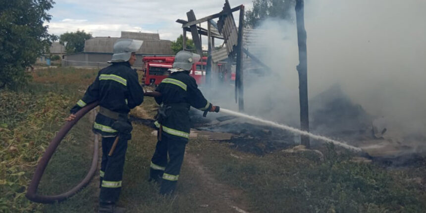 У Томашпільському районі згорів піднавіс із сіном