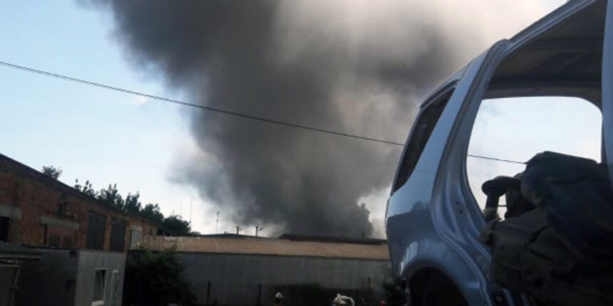 У Вінниці сталась масштабна пожежа - горить склад макулатури